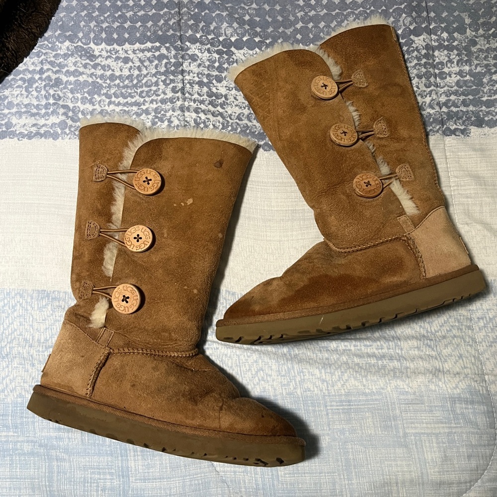 USED** UGG. 7 Bailey Button Triplet II Tall Sheepskin Wool Boots in Chestnut